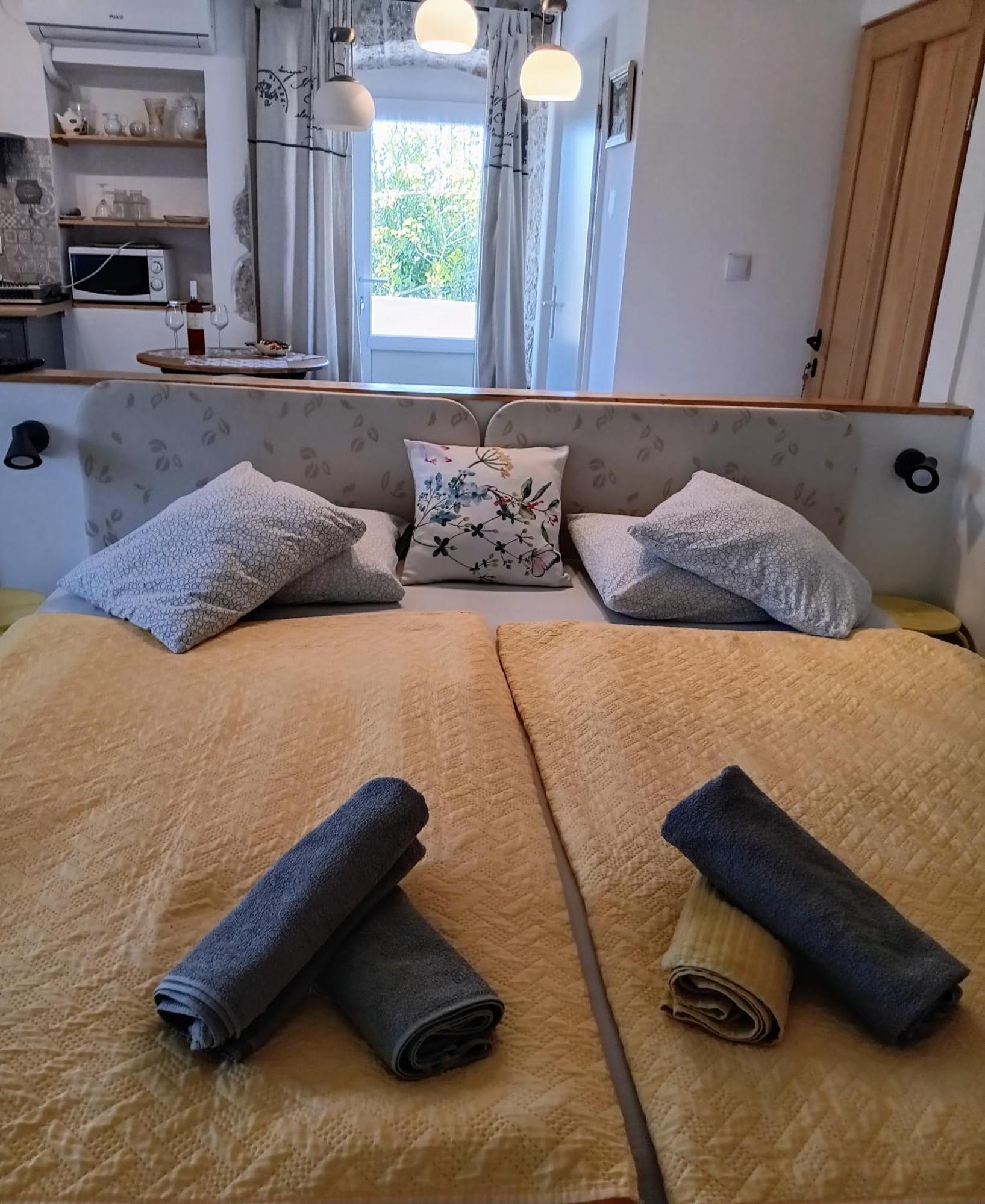 Studio Apartmani Sverko プナト エクステリア 写真