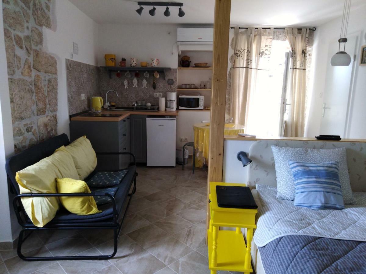 Studio Apartmani Sverko プナト エクステリア 写真
