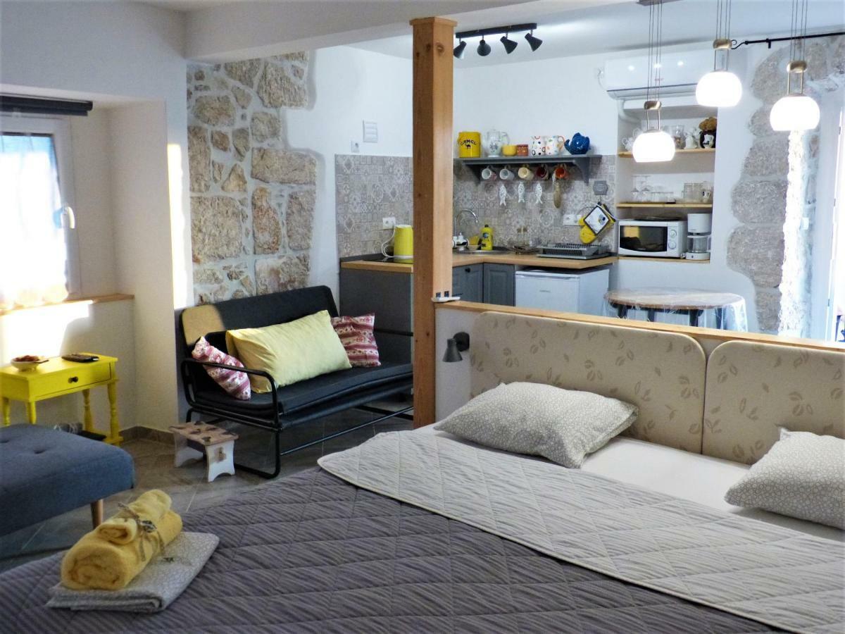 Studio Apartmani Sverko プナト エクステリア 写真