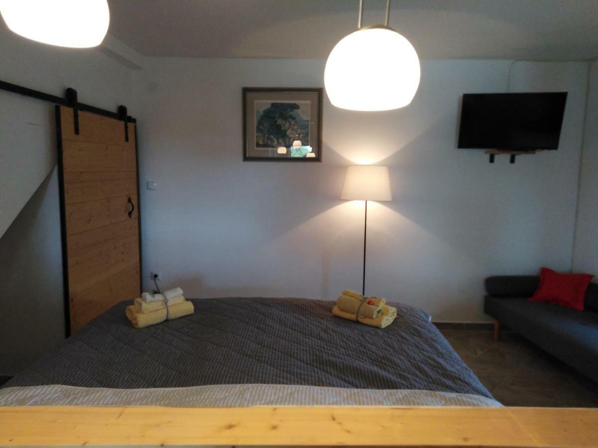 Studio Apartmani Sverko プナト エクステリア 写真